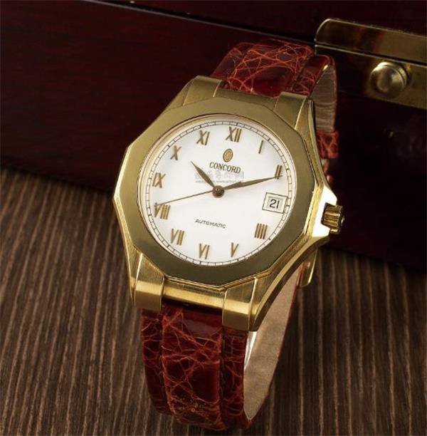 君皇机芯怎么取出