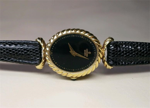 君皇手表进灰了是啥原因